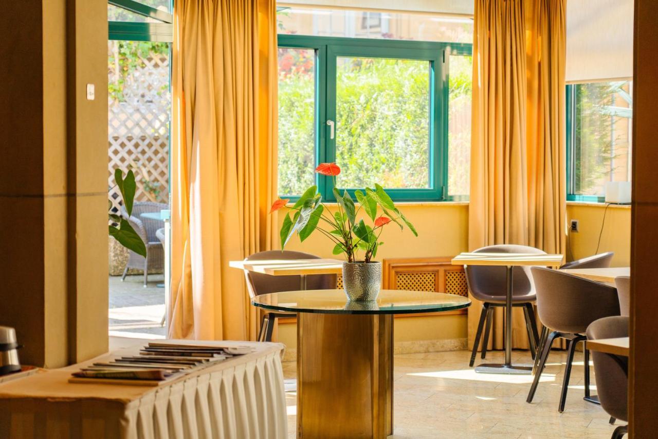 Hotel-Restaurant Moris Walferdange Exteriör bild
